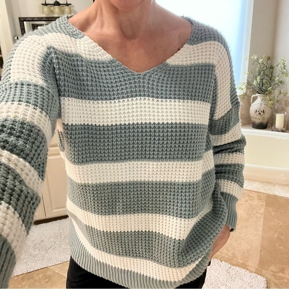 She + Sky chunky knit blue and white striped oversized sweater size Small - Picture 3 of 10